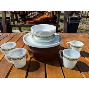 Vtg Corelle Spring Blossom - Crazy Daisy 17 Piece Set Dinnerware Green Floral